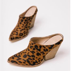 Leopard Closed toed mule | suede like top material